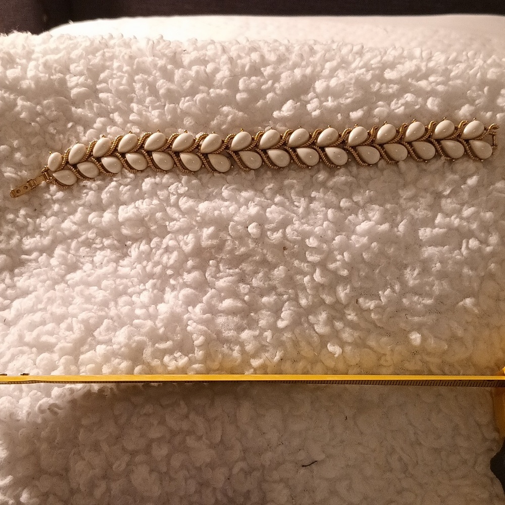 Trifari Bracelet - Picture 3 of 6